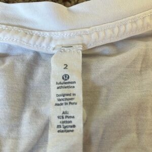 white lululemon size 2 tee